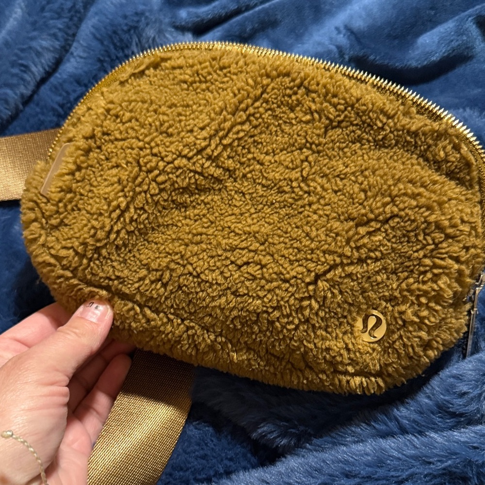 Lululemon Fleece Belt Bag in Teddy Bear Brown